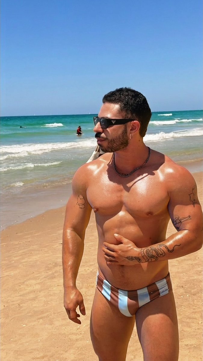 backupdraft's tweet photo. Do u like the sweaty look ? https://t.co/SJj5m4gaBC