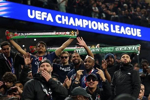 wat_thee_deuce_'s tweet photo. PSG Fans holding Celtic scarves after becoming Champions of Europe 🍀💚 https://t.co/T7Curxdbco