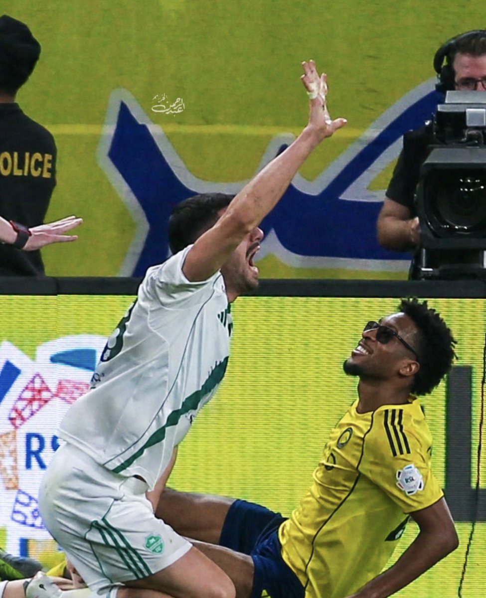 Samari9637's tweet photo. 🚨🚨 صورة تمثل موسمنا، نضحك مبسوطين والباقي يصيحون 😂

#النصر #نهائي_دوري_أبطال_أوروبا https://t.co/KvVuSO3BxL