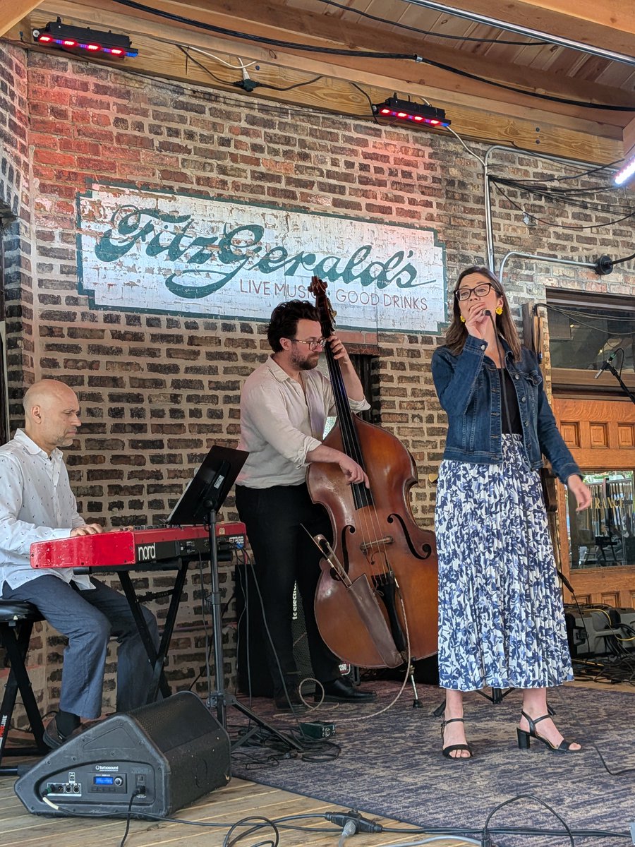 SamScumaci's tweet photo. Alyssa Allgood starting my Saturday afternoon at Fitzgerald's https://t.co/5FSuL2uskl