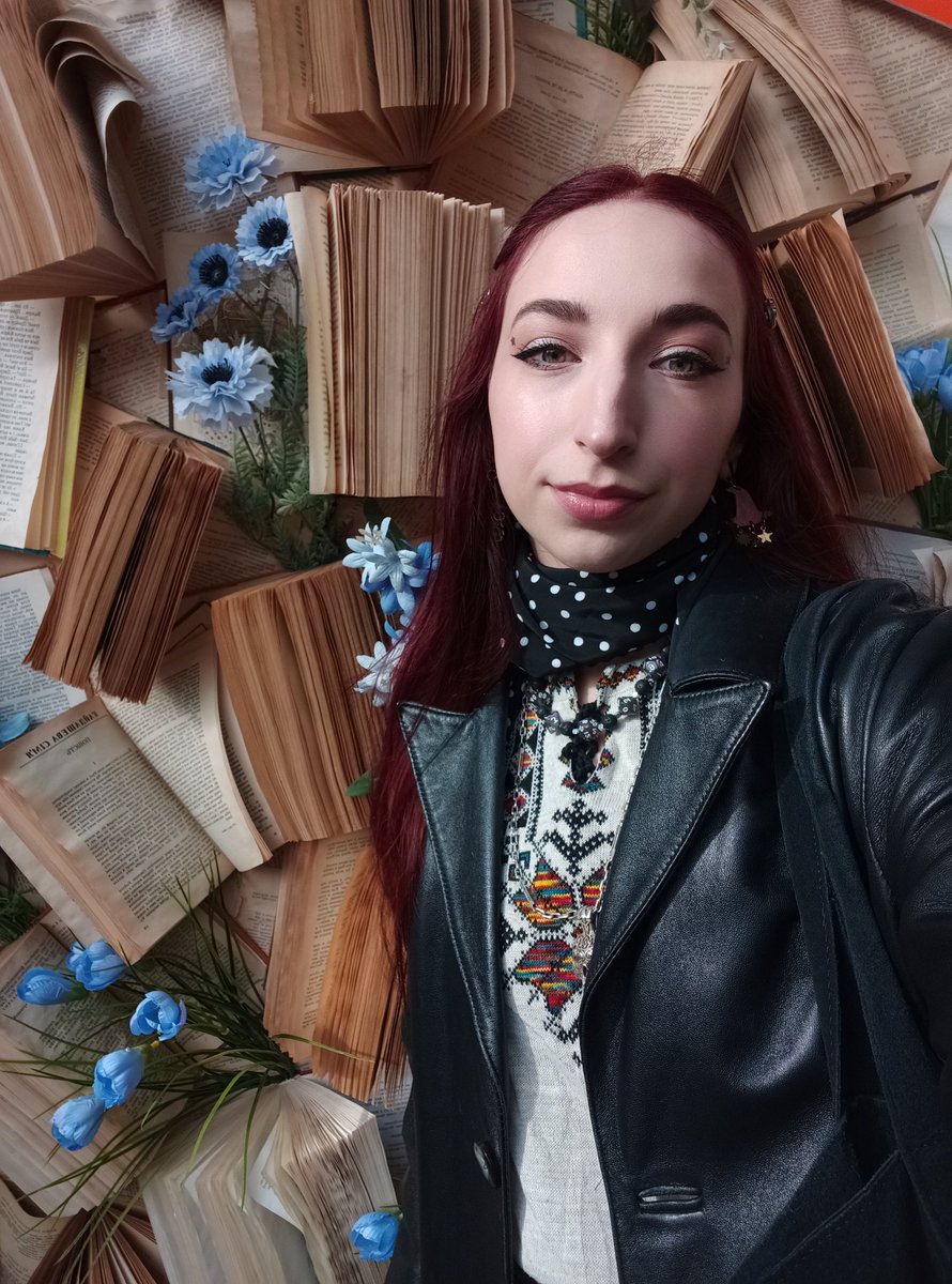 TheMostGenius's tweet photo. Книжковий арсенал.
Побачила кілька блогерів, музикантів, Оксану Забужко,  Тараса Чмута і свою однокласницю вперше років за 10. 
Накупила книжок, наліпок і шоперів))
Витратила купу грошей, але чудово провела час🥰 https://t.co/ftgzWQvQyZ