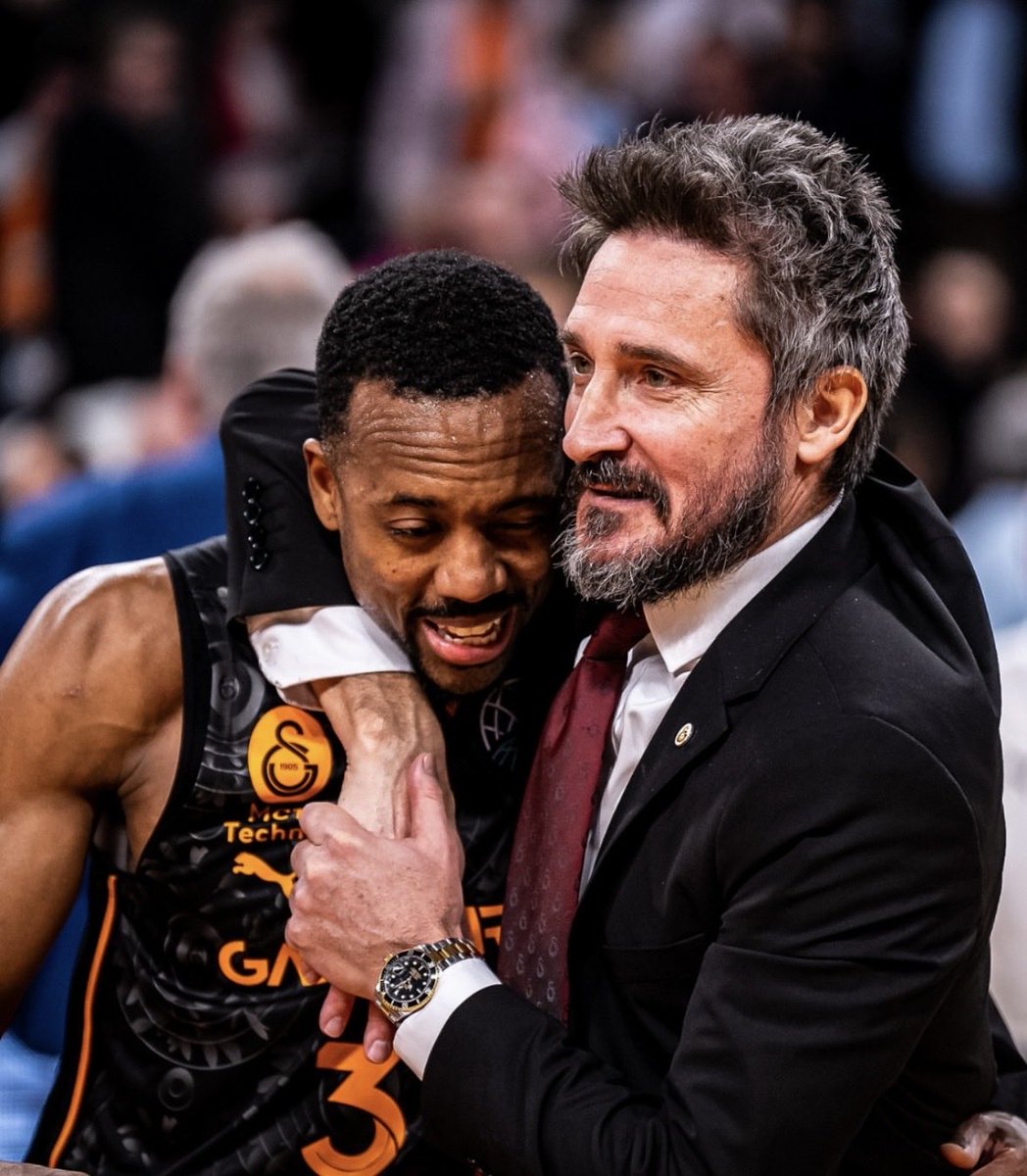 GalaBasketball tweet media