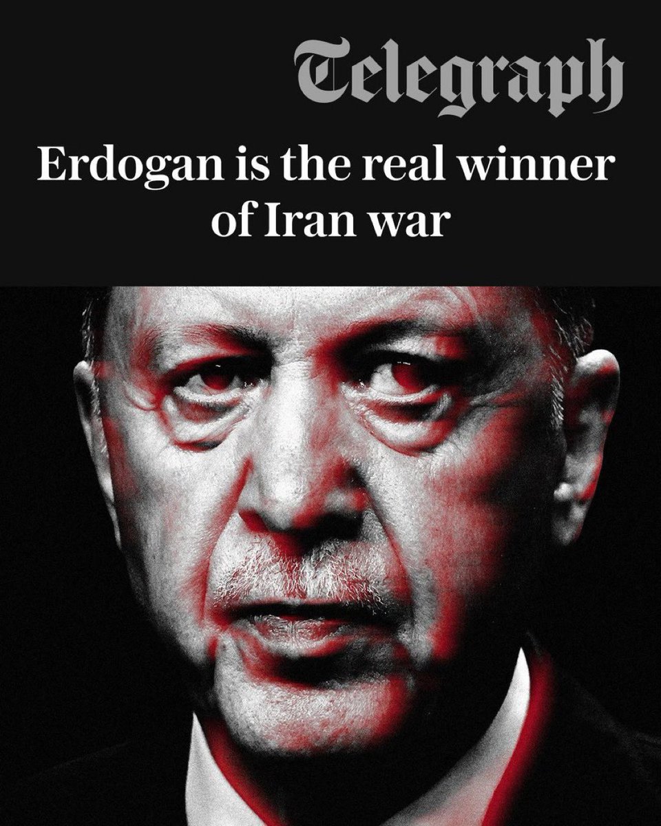 vaziyetcomtr's tweet photo. 🔴 İngiliz Telegraph’tan Dikkat Çeken Erdoğan Analizi: 

“İran Savaşının Asıl Kazananı Erdoğan”

Telegraph’ta yayımlanan analizde, İran savaşı sonrası oluşan yeni denklemde Cumhurbaşkanı Erdoğan’ın “uzun vadeli kazananlardan biri” olduğu öne sürüldü.

Gazeteci Sophia Yan, savaşın küresel gündemi değiştirdiğini ve Ankara’nın bölgesel etkisini artırdığını savundu.