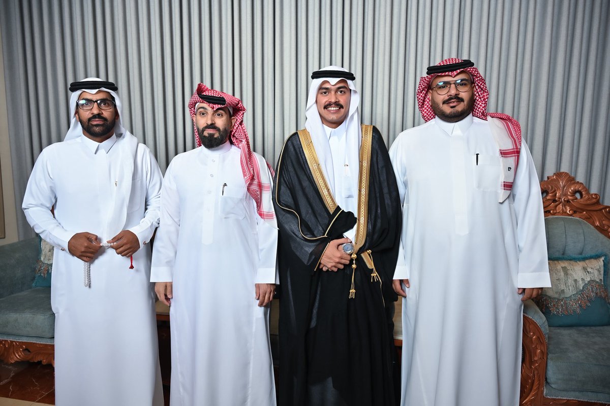 Aljandal_Fc's tweet photo. مجلس إدارة نادي الجندل يشاركون عضو المركز الإعلامي أ: أمين علي في حفل زواجه ❤️💜

#نادي_الجندل https://t.co/Dlt2ecG0Es