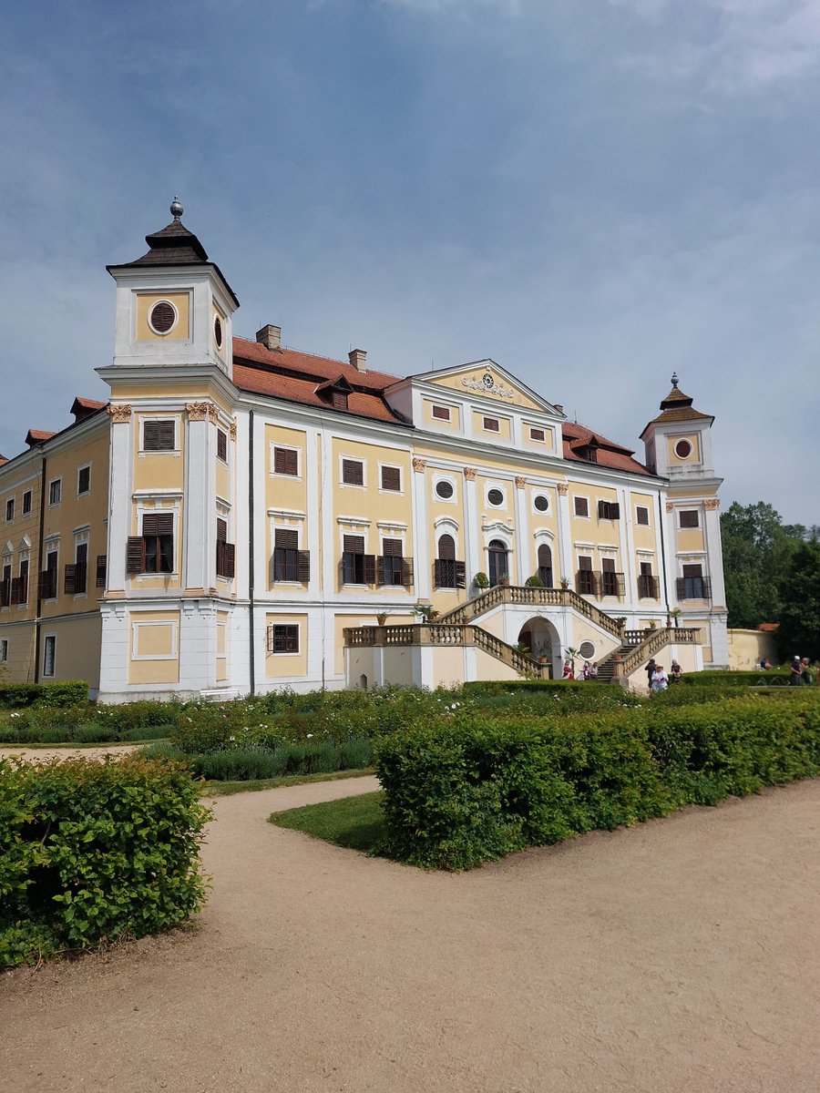 M_B_art's tweet photo. #castle #milotice #tourguide https://t.co/2z3q7HYTw7