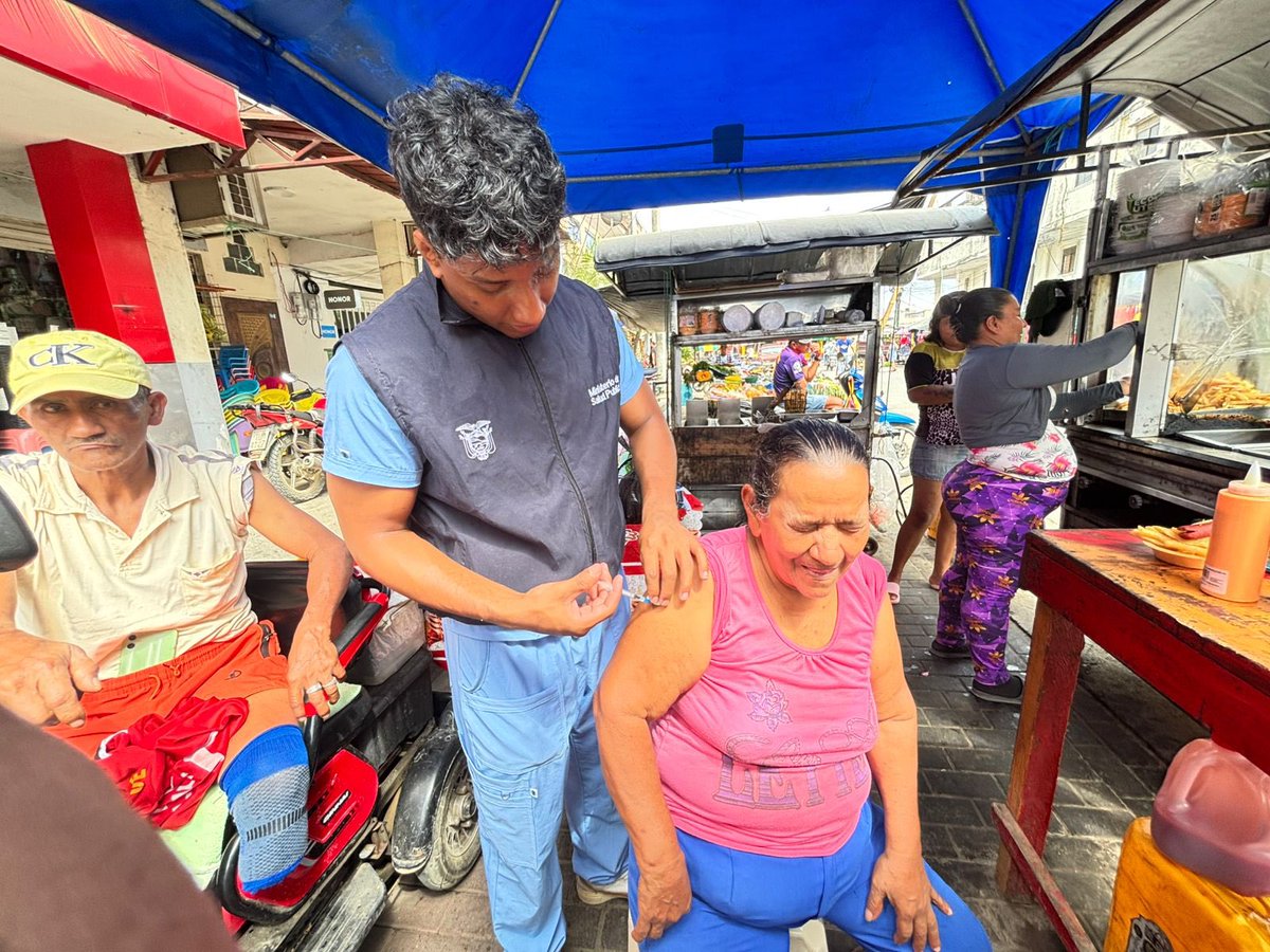 Salud_Guayas's tweet photo. #MSPEnTerritorio | Personal del Centro de Salud #AlfredoBaquerizoMoreno continúan con campaña de vacunación 💉 Puesta al Día con el objetivo de seguir protegiendo a más familias con #EsquemaRegular.

#ElNuevoEcuador https://t.co/XggRnoeLZC