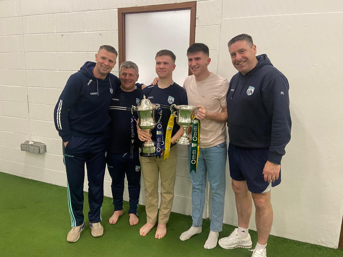 AnGhaeltacht's tweet photo. An cúigear cróga
Cé thóg mo bloody 👞👟 lads https://t.co/6AHAvUW0ML