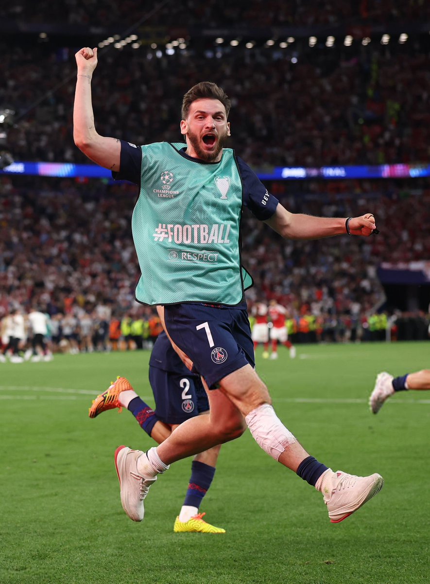 just87nv's tweet photo. مبروووووك لنا💙❤️ https://t.co/JMajE0YKhK