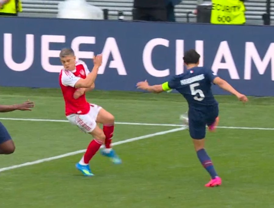 DrizzFIFA's tweet photo. ��We got cheated by the referee”.

This combined with 20% possession is glorious karma. https://t.co/ertE9svT4J