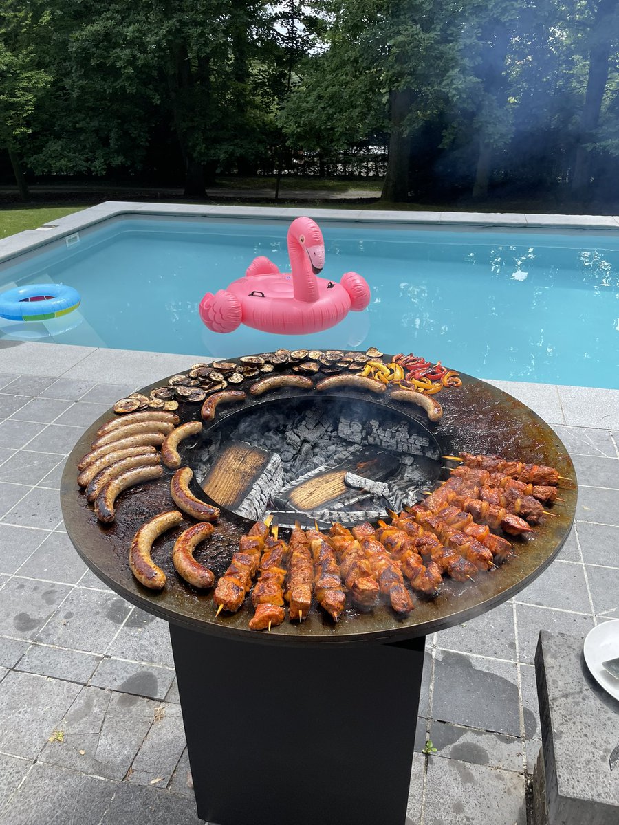 Philisme's tweet photo. @CentauriPr0xima @Oppen_9783 @cdehw Je vais passer à une sorte de cuisine d’extérieur.
Voici une autre photo https://t.co/FQKDUA3z2k