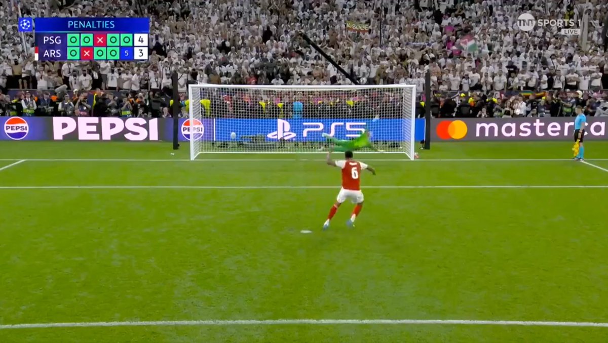 FPL_Dabby's tweet photo. "If you look closely you can pinpoint the exact moment his heart breaks in two."

@EflSimpsons https://t.co/AO7usaf9mt