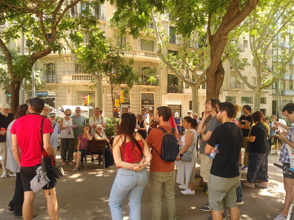 CGTBarcelona's tweet photo. 🔴⚫️ Avui Ruta llibertaria “19 de juliol” per Gràcia, on s’han recurregut punts emblemàtics del barri i s’ha parlat de cooperativisme, lluita obrera, aixecament de la classe treballadora front al feixisme, indústries col·lectivitzades…
 
#90aniversarirevoluciosocial 🏴 https://t.co/Ythk87Ea87