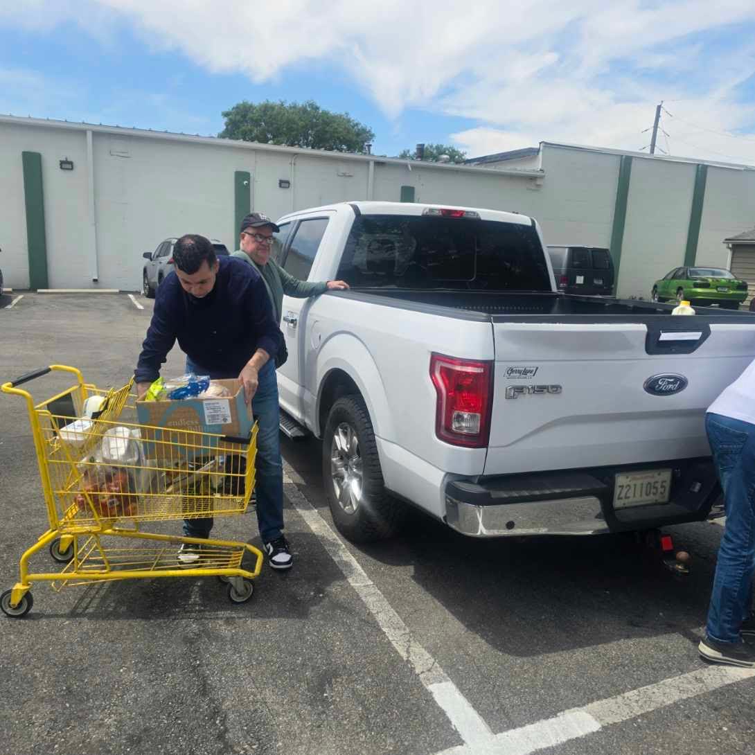 SenFadyQaddoura's tweet photo. 𝐋𝐎𝐕𝐄 > 𝐇𝐀𝐓𝐄

This morning, I had the privilege of serving hungry and vulnerable neighbors at a community food pantry that I have proudly supported for the past 17 years, both before and during my service as a State Senator. https://t.co/ZrP28onm1W