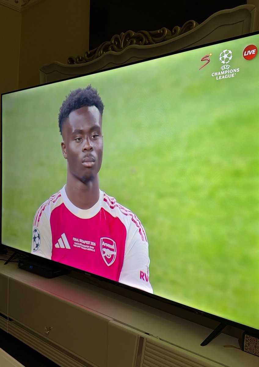 _FariidaaM's tweet photo. Arsenal fans how far, why are you guys so quiet??? 😂😂😂😂 I had to take this picture, I couldn't help it. 😂😂😂
Come on guys cheer up..😂😂 https://t.co/EDKlGzXVoi