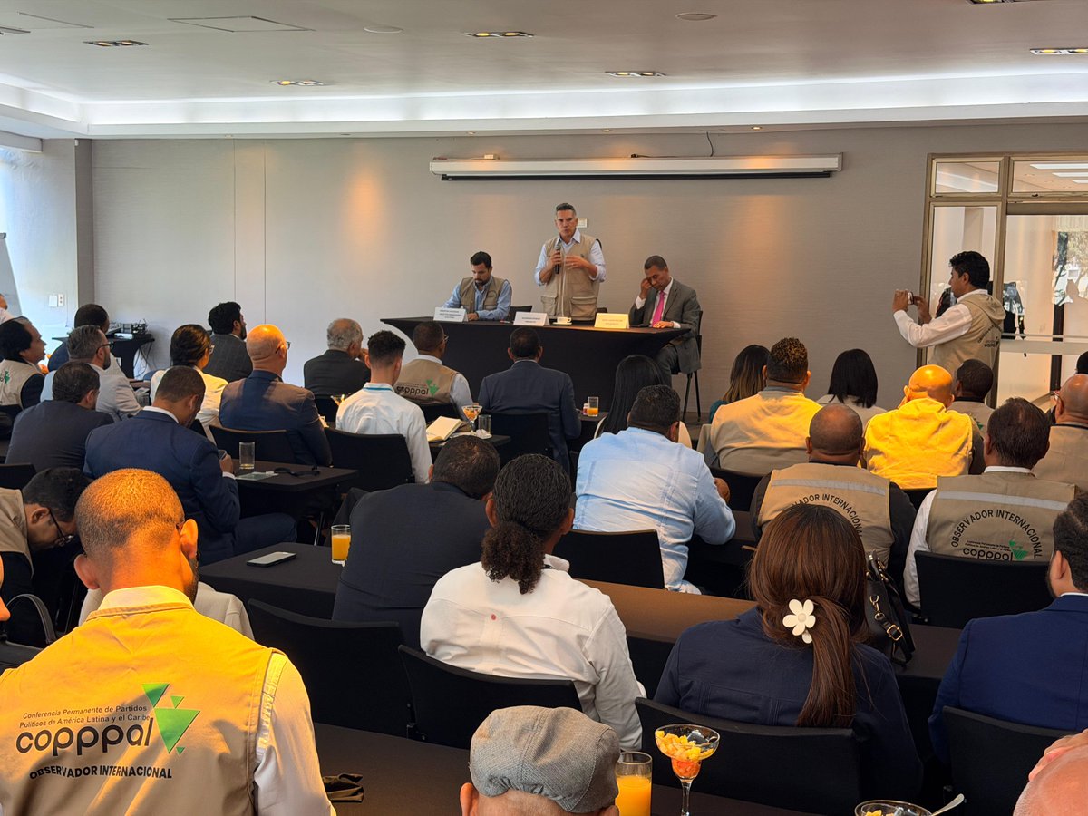 alitomorenoc's tweet photo. Como Presidente de la COPPPAL, me reuní en Colombia con las y los integrantes de nuestra Misión del Observatorio Electoral, junto a más de 80 observadores de América Latina y el Caribe. Damos seguimiento directo a la jornada electoral presidencial, atentos a lo que está pasando en territorio, siempre en defensa de la democracia.