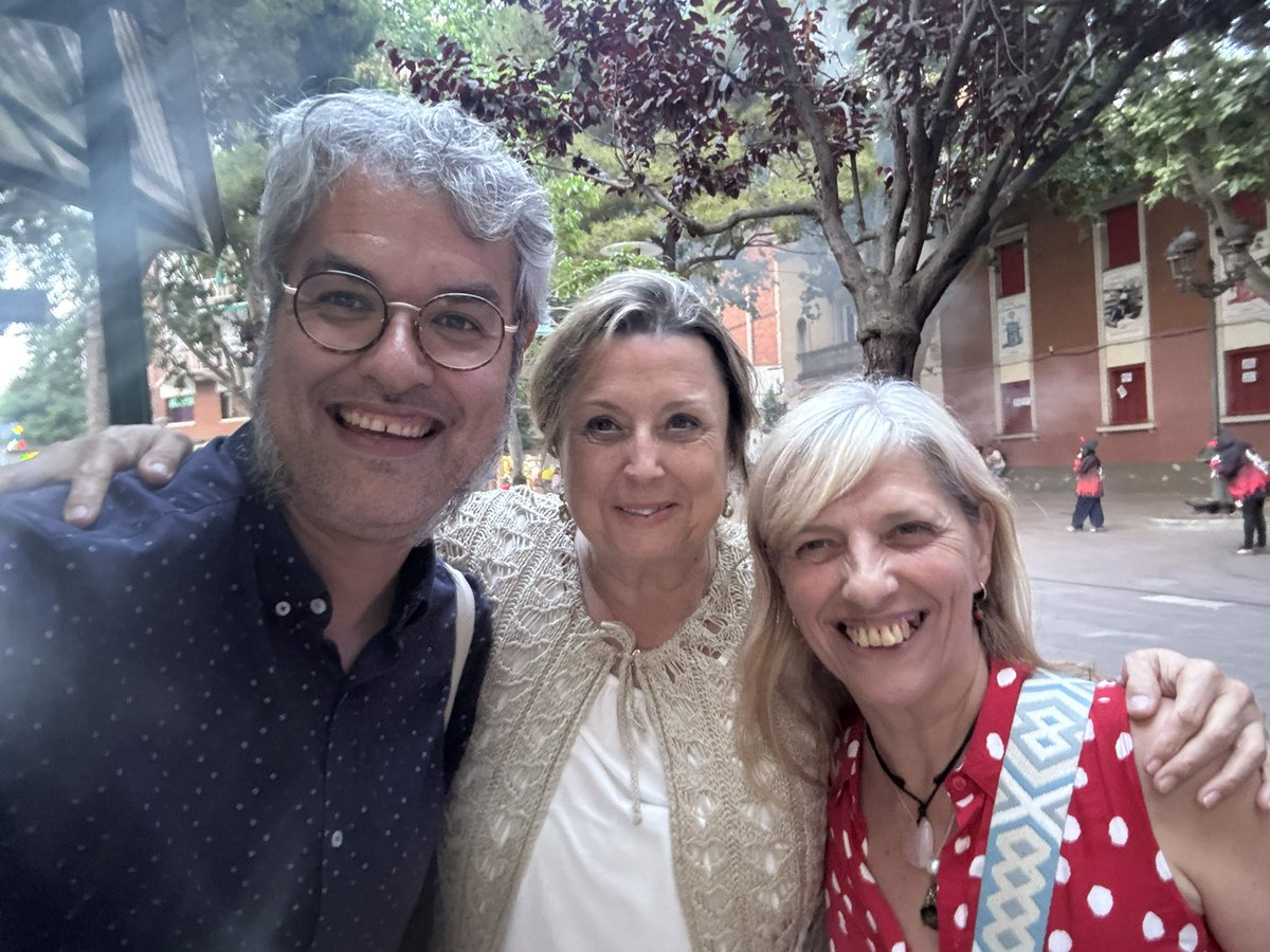 EliseuEsterlich's tweet photo. Seguim al barri de Santa Eulàlia celebrant la Festa Major i aquesta tarda hem gaudit de la 37a Trobada Gegantera i de la Tabalada.

La cultura popular i tradicional de #LHospitalet s’exhibeix! https://t.co/8eg0kHPOed