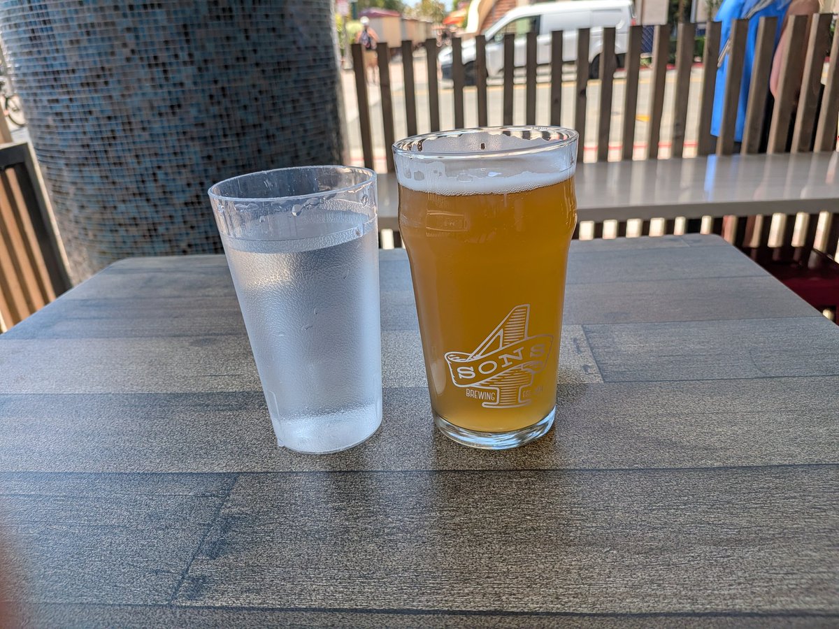 Meatwadd2's tweet photo. Brewery hopping in Huntington Beach today! Weeeeeee 🐧🍻 https://t.co/bvZzLSFarL