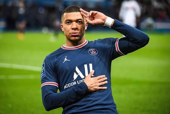 Awsapx's tweet photo. @PSG_English The only way PSG can stop winning UCL’s https://t.co/7MAUI3Ilgs