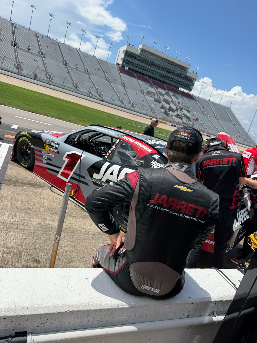 JRMotorsports's tweet photo. A lightning hold puts a cap on Practice.

Practice Results:
P1 - @Carson_Kvapil 
P3 - @J_Allgaier 
P11 - @sammysmithSS 
P15 - @KyleLarsonRacin https://t.co/IE4uJSdLXx
