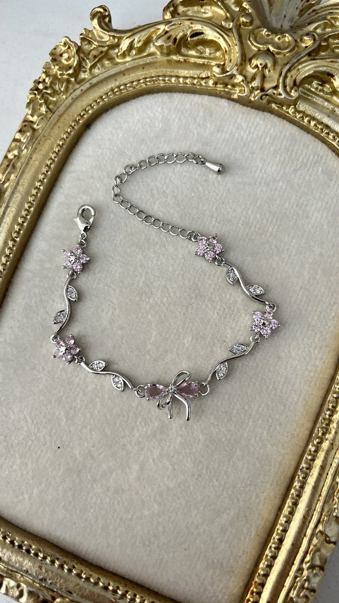 collectionbizz's tweet photo. Bize ne zaman hediye edilir acaba 🎀 https://t.co/RcdCT5Y9zu
