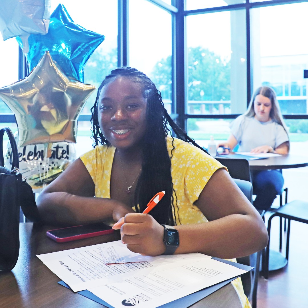 SJRState's tweet photo. Last call to submit your scholarship application! 🎓 Applications are due June 1. Don't miss your chance to get free money. Apply at https://t.co/8TwexwlUyL. https://t.co/zZ4UW4vJ1B