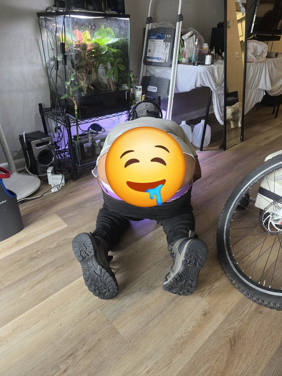 Alexbigcheeks25's tweet photo. Sagging and bare ass cheeks and more uncensored on my onlyfans https://t.co/ivacZ5UzgL https://t.co/W0DtJu3c9q