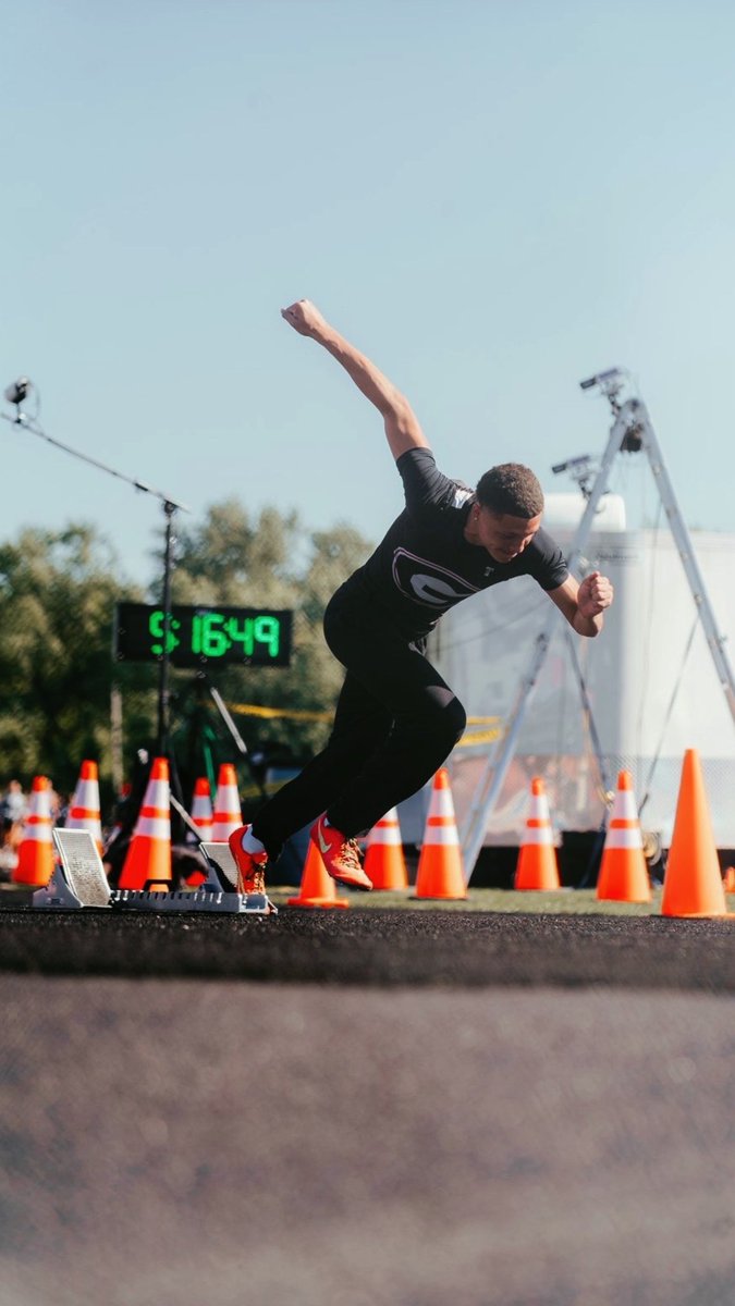 BraxtonSloan09's tweet photo. Blessed and thankful to race against some of the fastest guys in the state of OH…

Coming from one of the toughest regions and making it out! 

New school record and PR of a time of 49.09!

See you soon Columbus
#track @JCUXCTF @NCAATrackField @UMUTFXC @YSUTrackFieldXC https://t.co/R2f2UpyfdQ