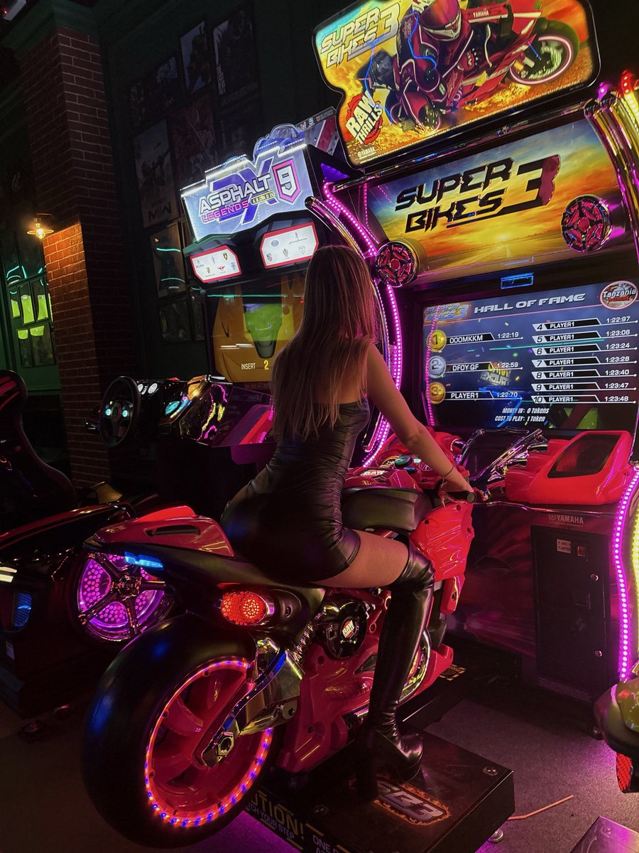 denisa_digx's tweet photo. who s taking me for a ride?😏🤪 https://t.co/XZdN4fgGf2