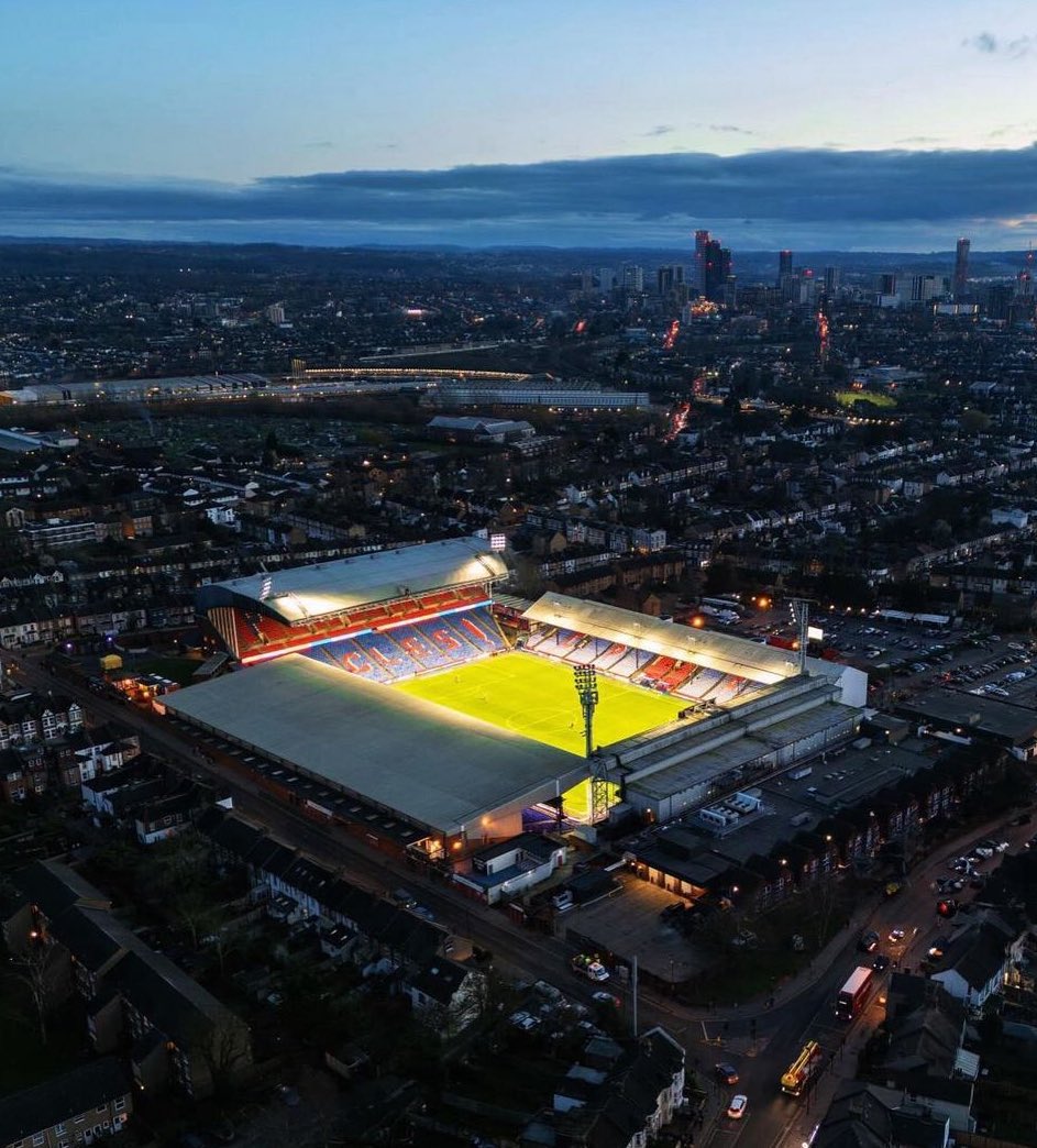 GIFS_CPFC's tweet photo. 📍 Selhurst Park 🏟️ 

The only place you’ll see European Trophy holders play in London next season … 😏❤️💙 https://t.co/l1rf3UNc8M