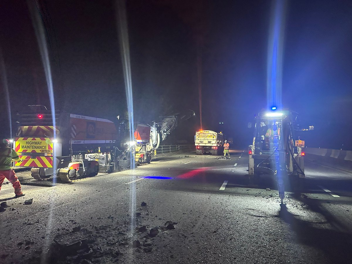 HighwaysYORKS's tweet photo. Take a look at the progression of our weekend closure on the #M62 between J29 #LofthouseInterchange and J28 #Tingley for the Ardsley Bridge waterproofing works.
There are currently no delays in the area but please check before you travel. https://t.co/15kJzf3V4c