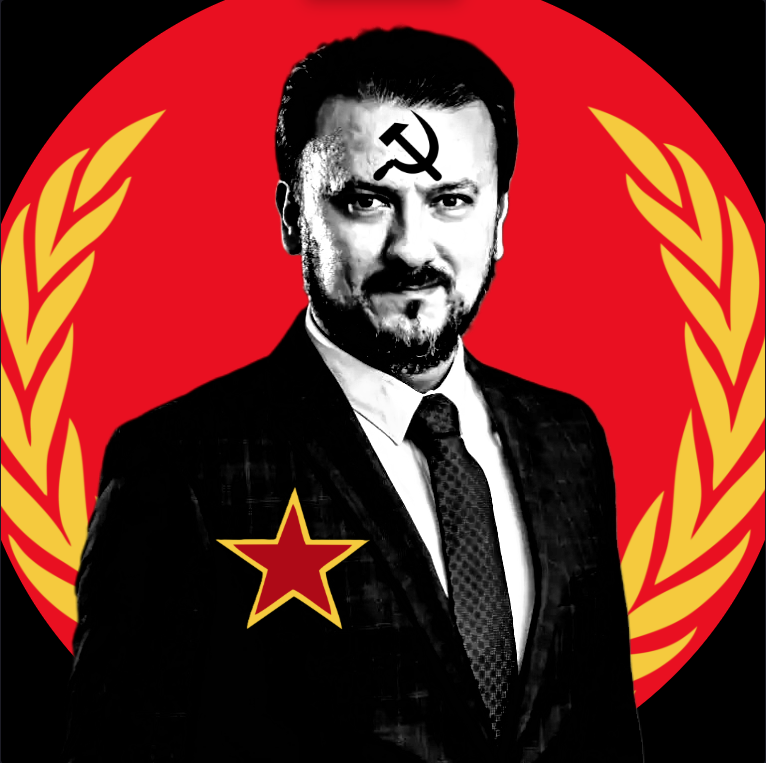 mariandidthis's tweet photo. #Romania #CNA #Dictatura #Comunism #Cenzura #Tiranie #ValentinJucan #MirceaToma #Represiune
🤫 CNA România? Consiliul Național al Absurdului!
Ăștia-s niște dictatori deghizați în funcționari, cu coroane invizibile pe capetele lor pline de reguli paranoice! Nu vor doar să controleze ce vezi la TV, vor să-ți dicteze și ce visezi noaptea, au un satelit ascuns care-ți rescrie coșmarurile cu aprobarea lor!
Au legat Meta de un lanț ca pe un câine de pripon, urlând "Cenzurează tot!" prin megafoane ruginite. "Conținut problematic"? Au dat amenda la o gâscă din reclamă că gâgâia prea rebel!
Stau într-o fortăreață sub pământ, cu hărți gigantice pe care marchează fiecare respirație neaprobată a nației, sorbind ceai de teama că cineva, undeva, gândește liber.
Dictatori? Nu, sunt împărați ai absurdului, cu sceptrul înfipt în fiecare pixel din România, niște tirani cosmici care ar face și pe Ceausescu să zică 'Bă, mai calmați-vă!'