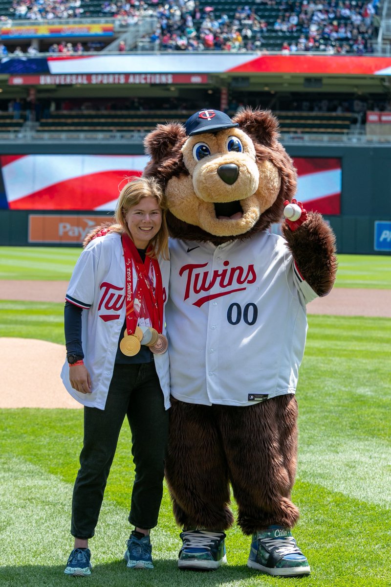 usskiteam's tweet photo. 7x paralympic medalist on the snow, @Twins pitcher in her free time⚾️

Stifel U.S. Para Nordic Ski Team athlete Sydney Peterson was honored in her hometown by throwing the first pitch for the minnesota twins‼️ 

📸 @Twins 

#stifelusskiteam https://t.co/ebHbsvEX1K