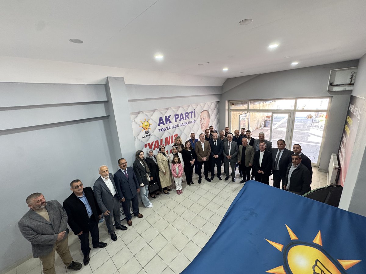 sevgilioglu's tweet photo. 🐑🇹🇷🤲🏻 TOSYA

Kurban Bayramı’nın dördüncü gününde, asırlardır bereketin ve emeğin simgesi olan pirincin diyarı Tosya’mızda teşkilat mensuplarımız ve hemşehrilerimizle bir araya geldik.

Bayramın taşıdığı kadim mirası, aynı sofranın bereketinde, aynı duanın huzurunda ve aynı gönül seferberliğinde yeniden hissettik.

Rabbim; bizi milletçe aynı istikamette yürüyen, aynı değerlerde buluşan bir topluluk olarak nice bayram sabahlarına eriştirsin.

Hayırlı Bayramlar.🙋‍♂️

@Akparti @RTErdogan @abuyukgumus @akparti_37 @AKGMTeskilat