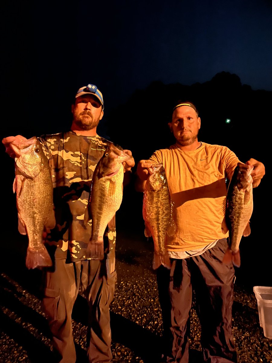 presto334's tweet photo. Friday nighter's on the Coosa river!
#largemouth #spotteddog #fishinghole #Clanton #wetumpka #nightbite #lunchmoney https://t.co/W5uB3NG3ck