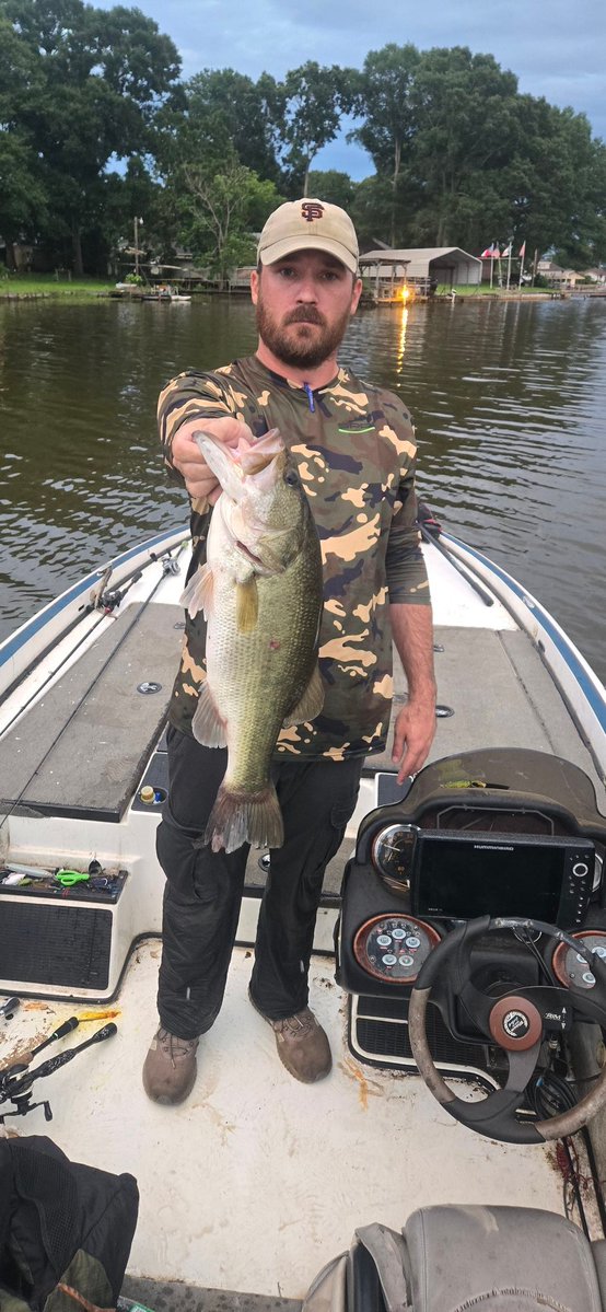 presto334's tweet photo. Friday nighter's on the Coosa river!
#largemouth #spotteddog #fishinghole #Clanton #wetumpka #nightbite #lunchmoney https://t.co/W5uB3NG3ck