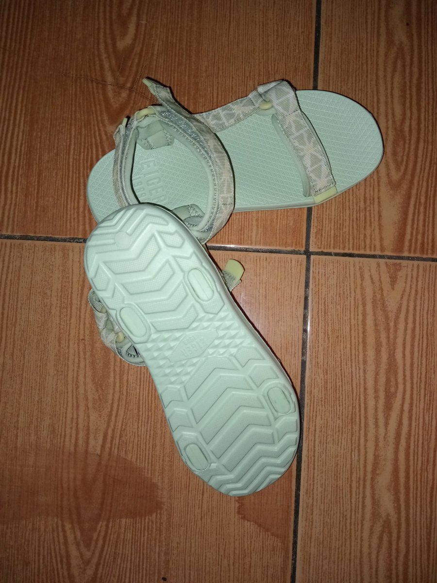 JustFelina's tweet photo. Dijual Eiger women - Sandal roll strap 2.0

Masih baru belum pernah dipakai.
Size: 36
Warna: Light Green
Brand: Eiger

Harga: 250k (free ongkir area jabodetabek) https://t.co/nntaFqTJUY