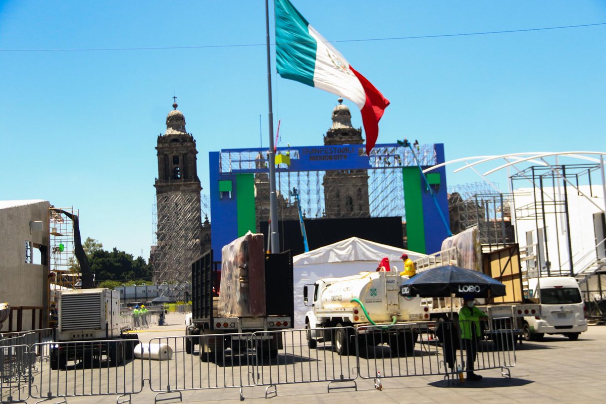 El_Universal_Mx's tweet photo. ⚽🏟️  El escenario del Fan Fest del Mundial 2026 en la plaza de la Constitución ya está listo a dos semanas del arranque de la justa deportiva más importante de futbol

#FOTOS: Victoria Valtierra Ruvalcaba | CUARTOSCURO 📸 https://t.co/zKrgEYnB2z