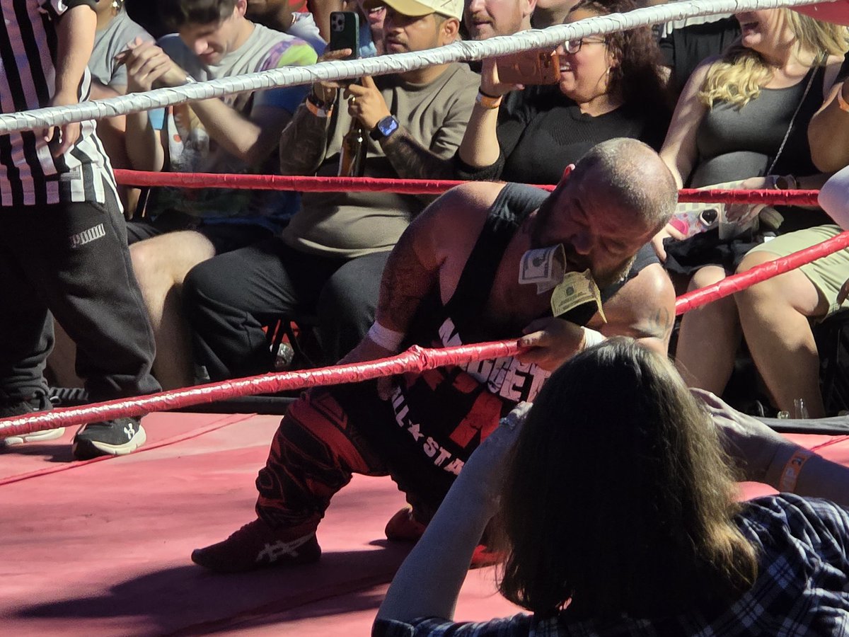Nixxiom's tweet photo. Last night was an adventure. Saw a bunch of midgets beat the hell out of each other and then staple money to each other's faces. Sometimes life just takes you places. https://t.co/d6r24Cg0m5