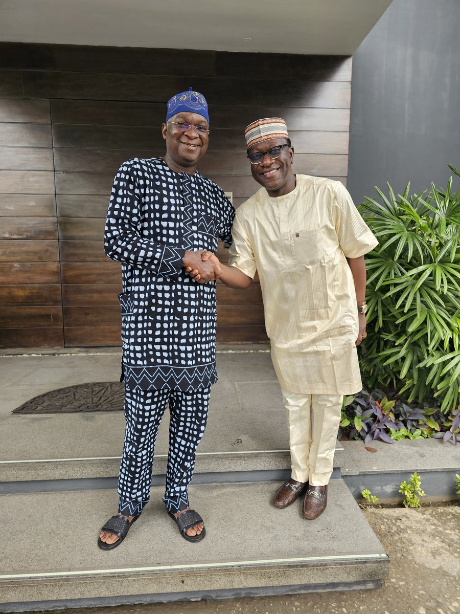 AbdulAbmJ's tweet photo. It was such a pleasure to pay homage to @tundefashola Babatunde Raji Fashola CON SAN,  one of our finest mind, astute technocrate,  distinguished administrator and vastly experienced. Thank you for opening your doors for us to continue to tap from your reservoir of knowledge.. https://t.co/NSlPHEthzB