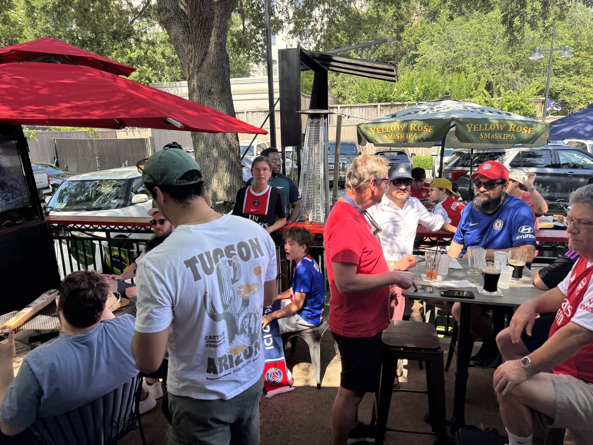PhoenixBrewpub's tweet photo. 15 minutes to game time! https://t.co/MplwtNXlEj
