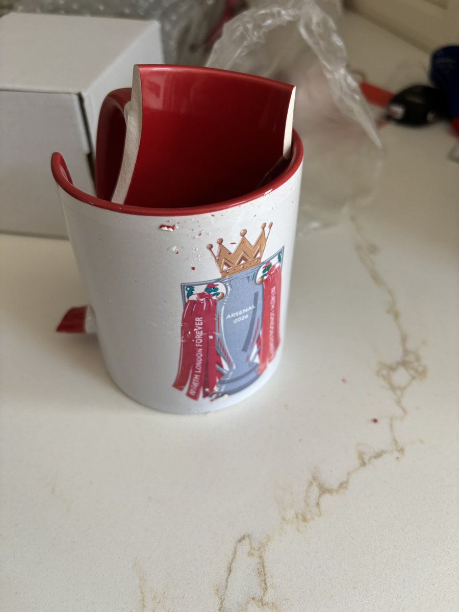 ebsy187's tweet photo. Just got back from holiday 20 mins before kick off. Little package waiting for me from @ruthbeckart 😩
Hopefully this will be the biggest disappointment toady https://t.co/h0PvjkKYDy