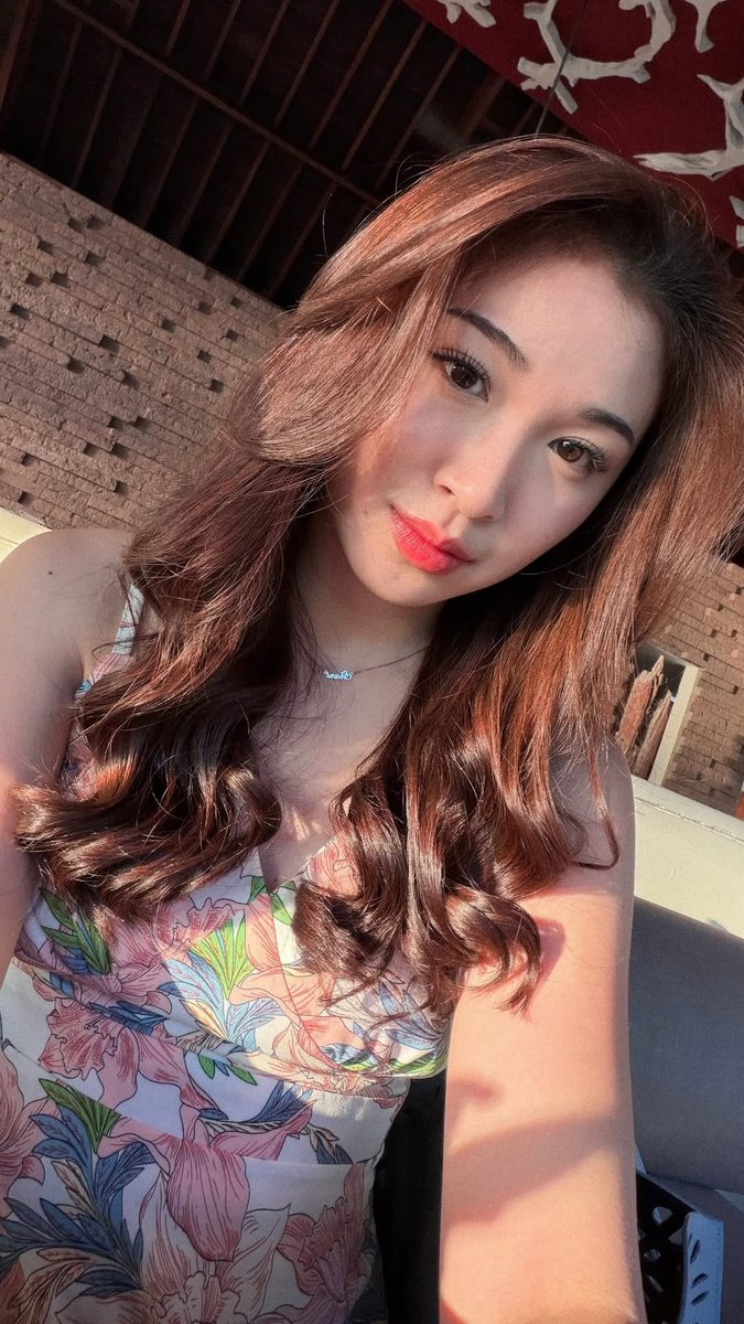 imlisna's tweet photo. tau kok cantik, TAPI MAKSUDNYA KENAPA TIAP UPLOAD MASIH AJA KAGET BISA CANTIK BANGETTTT?! https://t.co/qR2BSoJRjF
