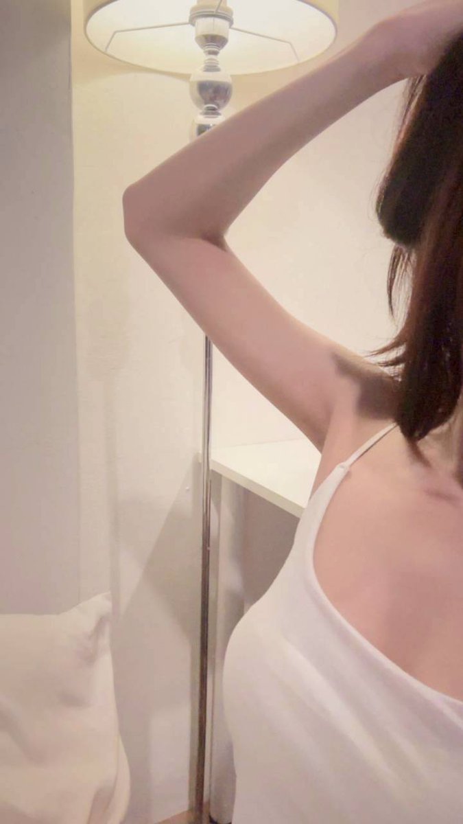xosmkxq's tweet photo. เอวเล็กแล้วทำไมไม่มีคนมาโอบ https://t.co/7qmPrE1B3b