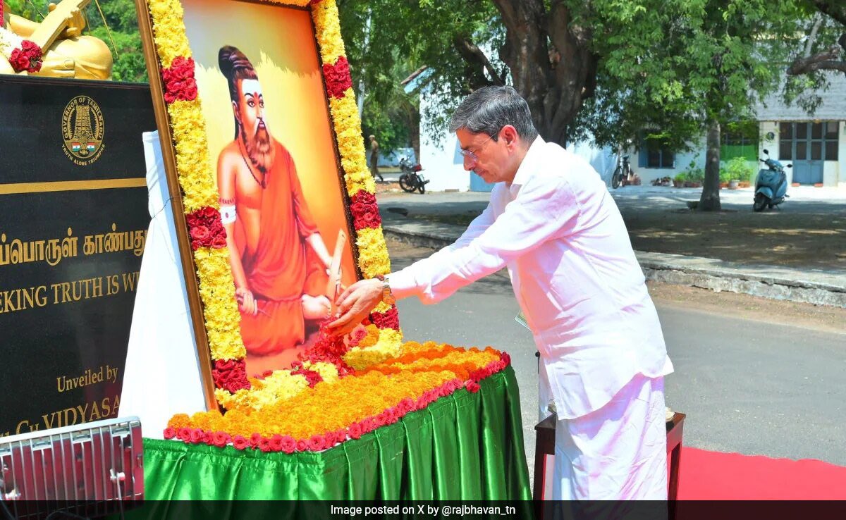 sureshsamyTVK's tweet photo. En da 2021-2026 ivanunga irukkum pothu RN Ravi pannathu ithu. Appo en da kekala thathi ??? https://t.co/9DQaPJBDrq