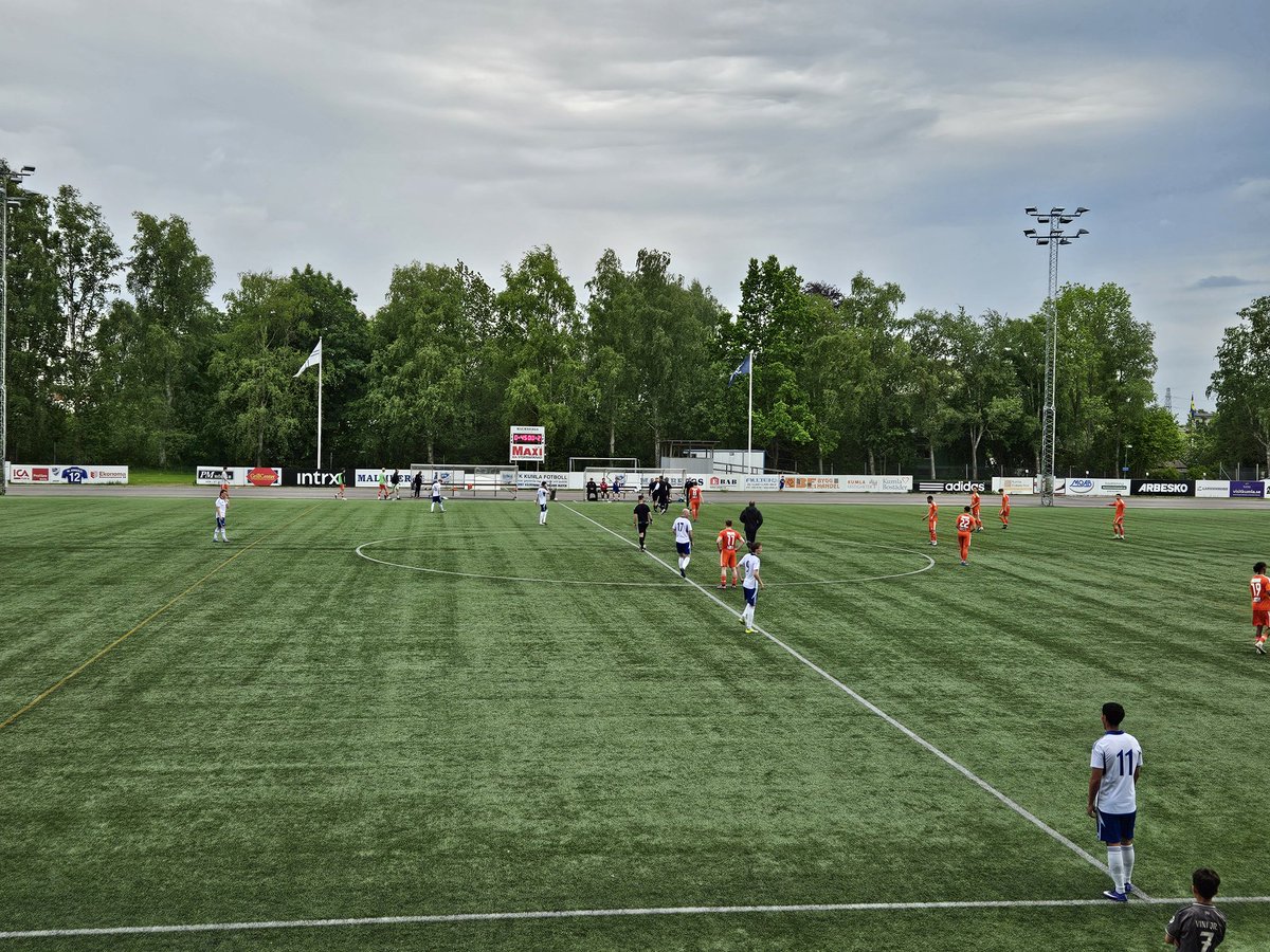 NiklassonM's tweet photo. IFK Kumla - Herrestads AIF på Kumla IP i Division 2 Norra Götaland. 1-2 och ca 50 åskådare.
#groundhopping https://t.co/QkoNCSTP2I