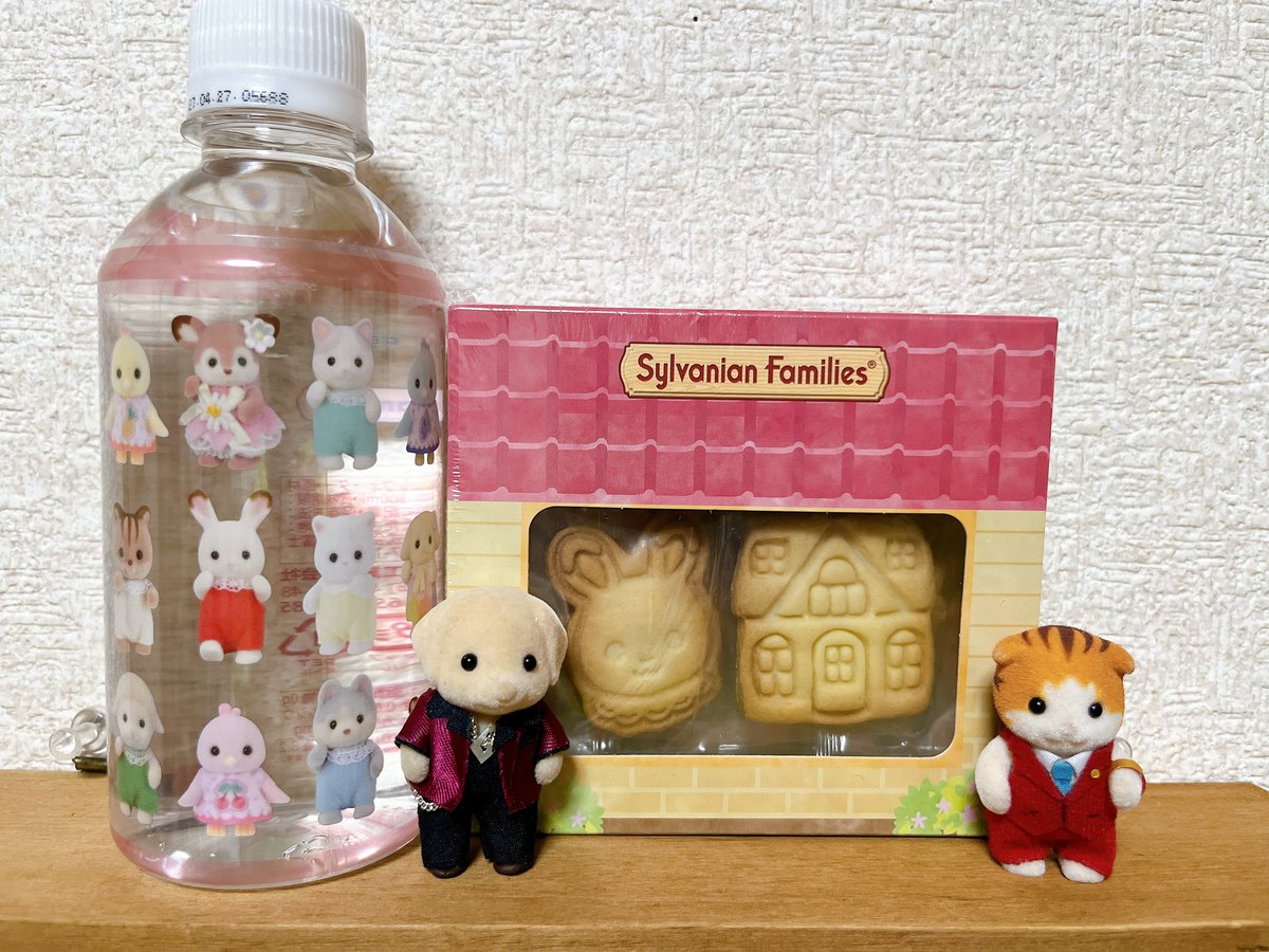 rrbiy2's tweet photo. 可愛いすぎるお水とクッキー買った https://t.co/XgCKJGNwS7