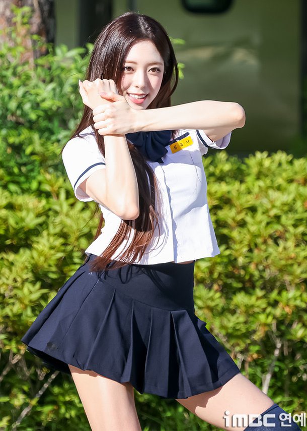ITZY、音楽中心ミニファンミに参加 ユナ