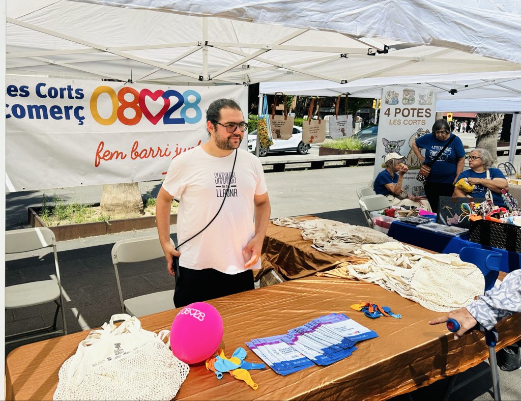averderapp's tweet photo. Un barrio con fuerza “la Maternidad San Ramón”
Les Corts Comerç  08028 y su muestra de comercio de proximidad. 👏👏👏
La economía local dinamiza nuestros barrios!!
#NosUneBarcelona @danielsirera Alcalde!! https://t.co/pZnQdACXwM