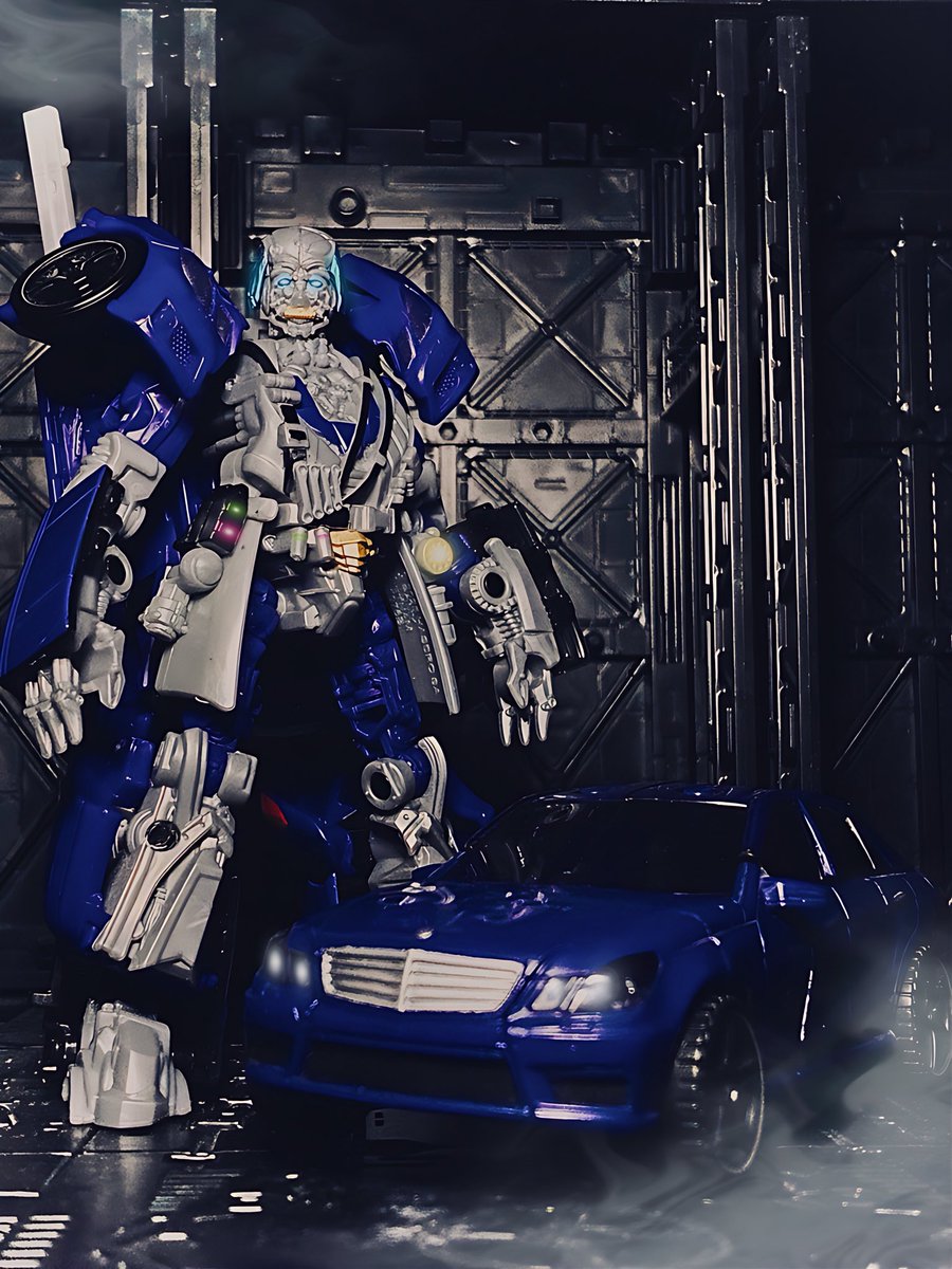 TFkadome922's tweet photo. #皆でトランスフォーマーを盛り上げよう
#皆でトランスフォーマーを楽しもう
#夜のフィギュア撮影会
#トランスフォーマー
#Transformers
#TransformersDarkofthemoon
#トランスフォーマーダークサイドムーン
【ホイルジャック/キュー】 https://t.co/NzFwfNGC0n