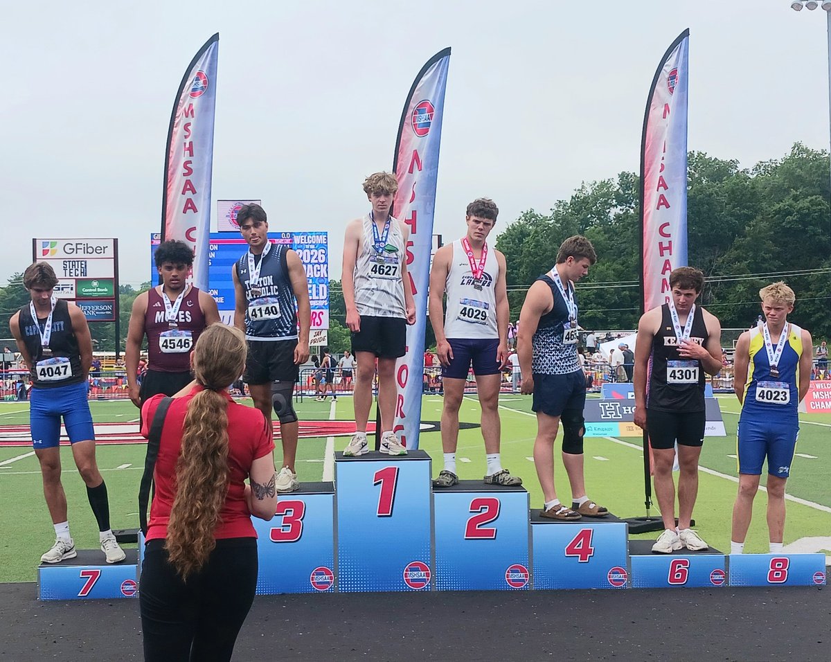 myCTsports's tweet photo. STATE CHAMPION.

Junior Jack Linder-Maloney wins javelin for @SHS_TF with a throw of 56.42 meters (185 feet and 1 inch) in the Class 4 State Championships.

Senior Hudson Best earned sixth for @kearneybtf with a throw of 50.91 meters (167 feet). https://t.co/baCvB78d9N